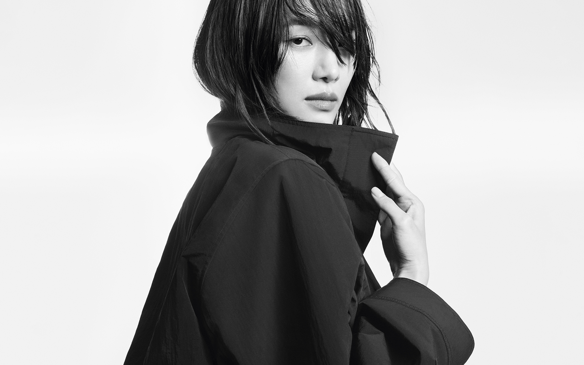 ナイロンファンネルネックジャケット